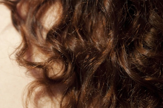 How to Manage Curly Hair in Humidity
